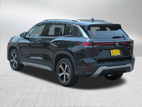 Certified 2025 Volkswagen Tiguan SE AWD/4WD image 5