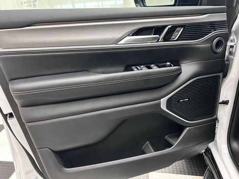 New 2026 Jeep Grand Wagoneer L 4WD image 10