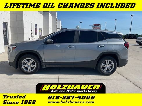 Used 2024 GMC Terrain SLE FWD image 1