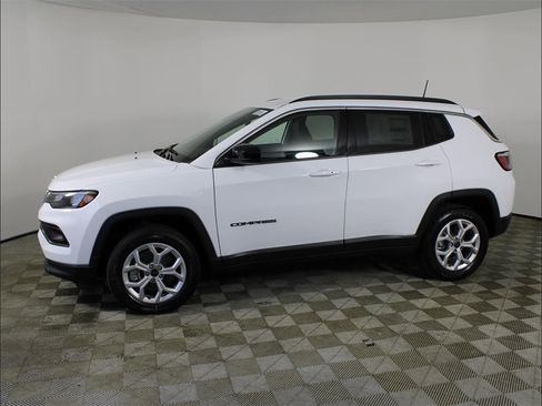 New 2025 Jeep Compass Latitude image 2