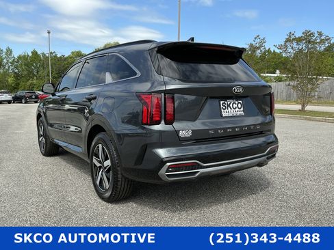 Used 2021 Kia Sorento S image 3