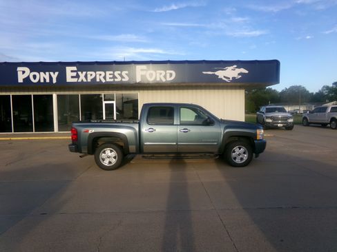 Used 2011 Chevrolet Silverado 1500 LT w/ All-Star Edition AWD/4WD image 2