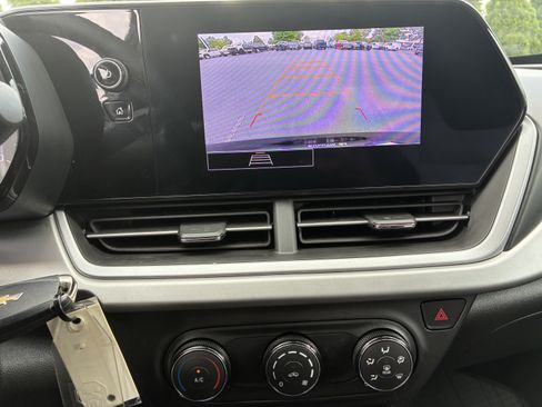 Used 2024 Chevrolet Trax LS FWD image 30