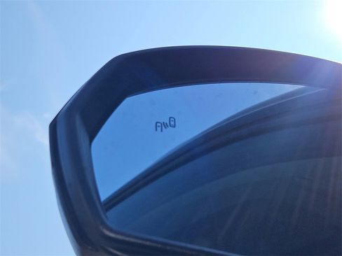 New 2025 Volkswagen Taos SE image 13