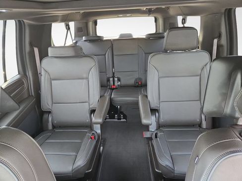 Used 2024 GMC Yukon XL Denali AWD/4WD image 32