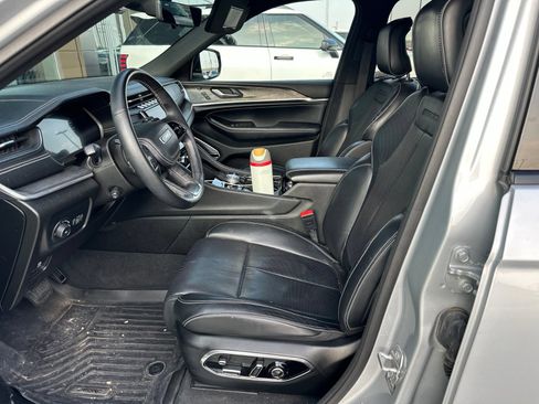 Used 2021 Jeep Grand Cherokee L Overland w/ Luxury Tech Group IV AWD/4WD image 15