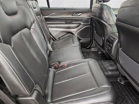 Used 2024 Jeep Grand Cherokee L Limited w/ Luxury Tech Group II image 22