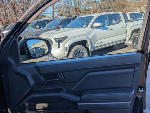 Certified 2024 Toyota Tacoma SR5 image 18