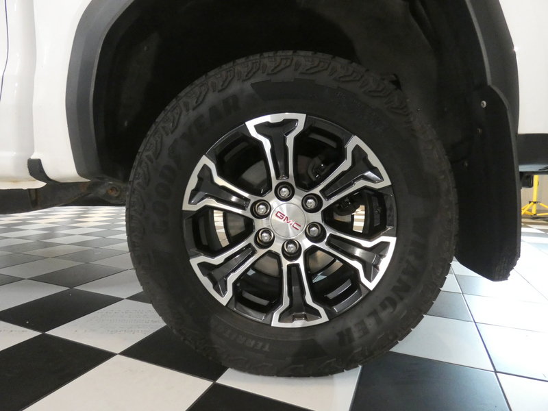 Used 2023 GMC Canyon AT4 w/ AT4 Premium Package AWD/4WD image 8