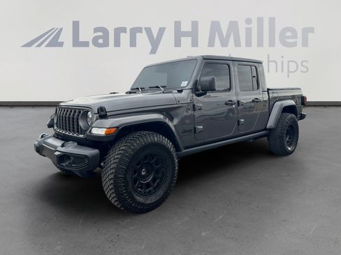 Used 2025 Jeep Gladiator Sport AWD/4WD image 1