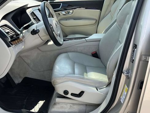 Used 2016 Volvo XC90 T6 Momentum w/ Momentum Plus Package AWD/4WD image 13