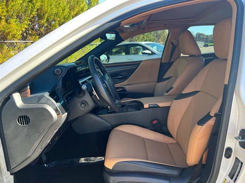 Used 2024 Lexus ES 350 Premium image 11