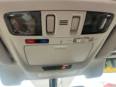 Used 2018 Subaru Outback 2.5i Limited image 32