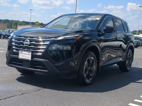 Used 2024 Nissan Rogue SV FWD image 7