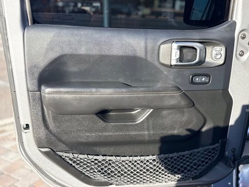 Used 2019 Jeep Wrangler Unlimited Sahara AWD/4WD image 36