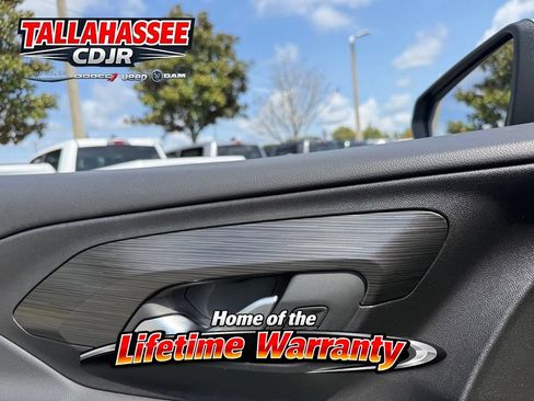 Used 2024 GMC Terrain SLE AWD/4WD image 16