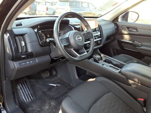 Certified 2025 Nissan Pathfinder SV FWD image 22