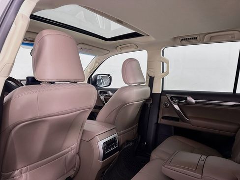 Used 2022 Lexus GX 460 Luxury w/ Accessory Package AWD/4WD image 38