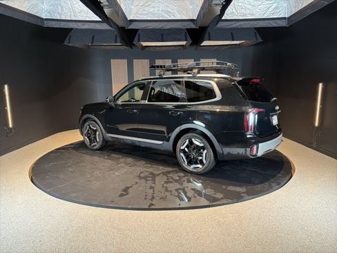 Used 2023 Kia Telluride EX w/ EX Captain's Chair Package AWD/4WD image 4