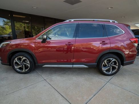 Used 2023 Subaru Forester Touring AWD/4WD image 4