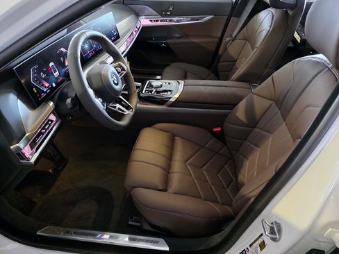 New 2026 BMW 760i xDrive w/ Premium Package image 7