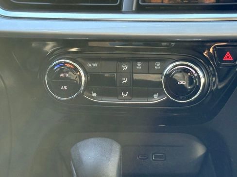 Used 2024 Chevrolet Trax LT w/ LT Convenience Package image 19