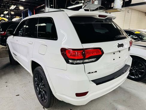 Used 2018 Jeep Grand Cherokee Altitude AWD/4WD image 10