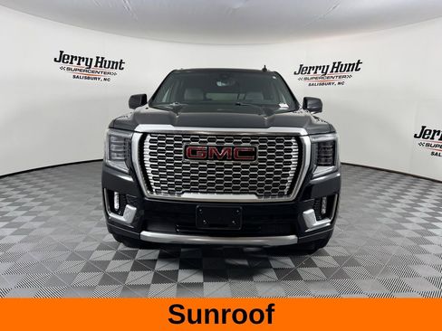 Used 2022 GMC Yukon XL Denali w/ Denali Premium Package image 6