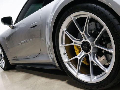 Used 2022 Porsche 911 GT3 RWD image 19