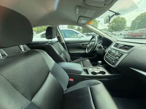 Used 2016 Nissan Altima 2.5 SR w/ LED Appearance Package FWD image 10