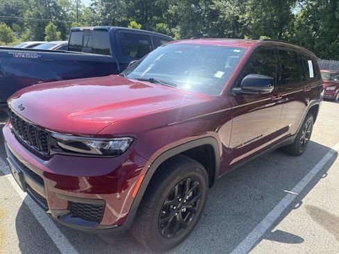 Used 2025 Jeep Grand Cherokee L Altitude RWD image 2