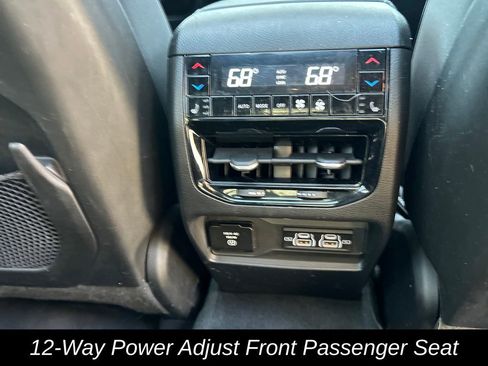 Used 2023 Jeep Grand Cherokee Overland w/ Luxury Tech Group IV AWD/4WD image 33
