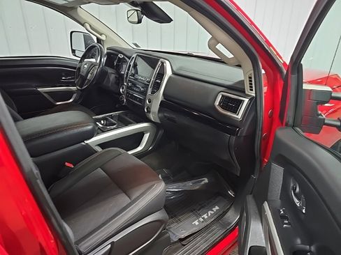 Used 2021 Nissan Titan SV w/ SV Convenience Package image 15