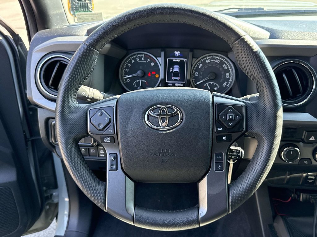 Used 2022 Toyota Tacoma TRD Sport AWD/4WD image 30