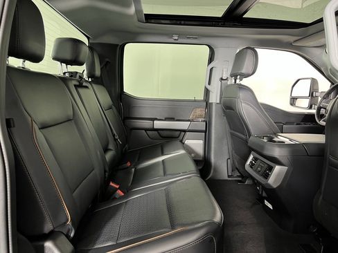 Used 2025 Ford F450 Lariat w/ FX4 Off-Road Package image 30