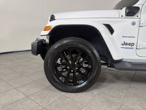 Used 2022 Jeep Wrangler Unlimited Sahara AWD/4WD image 12