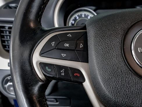 Used 2015 Jeep Cherokee Latitude w/ Cold Weather Group AWD/4WD image 16