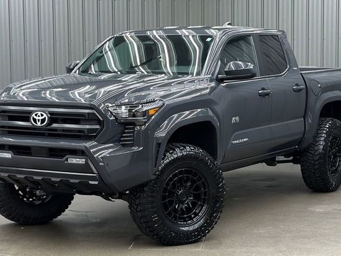 Used 2026 Toyota Tacoma SR5 AWD/4WD image 1