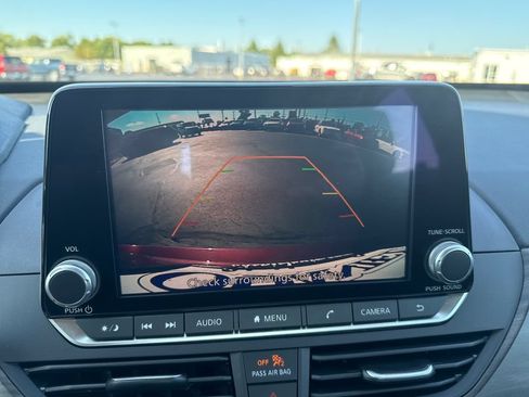 Used 2025 Nissan Altima 2.5 SV FWD image 13