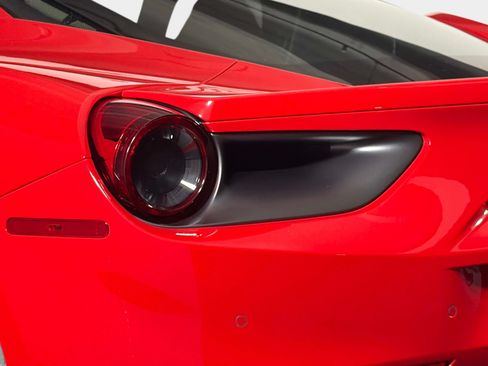 Used 2019 Ferrari 488 GTB RWD image 10