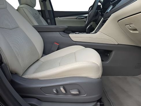 Used 2022 Cadillac XT5 Premium Luxury w/ Technology Package AWD/4WD image 22