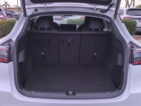 Used 2022 Tesla Model Y Long Range image 32