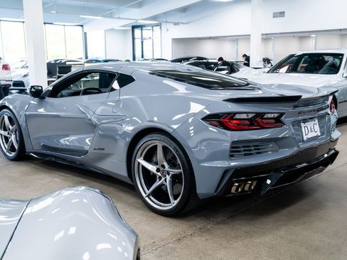 Used 2025 Chevrolet Corvette E-Ray w/ ZER Performance Package AWD/4WD image 5