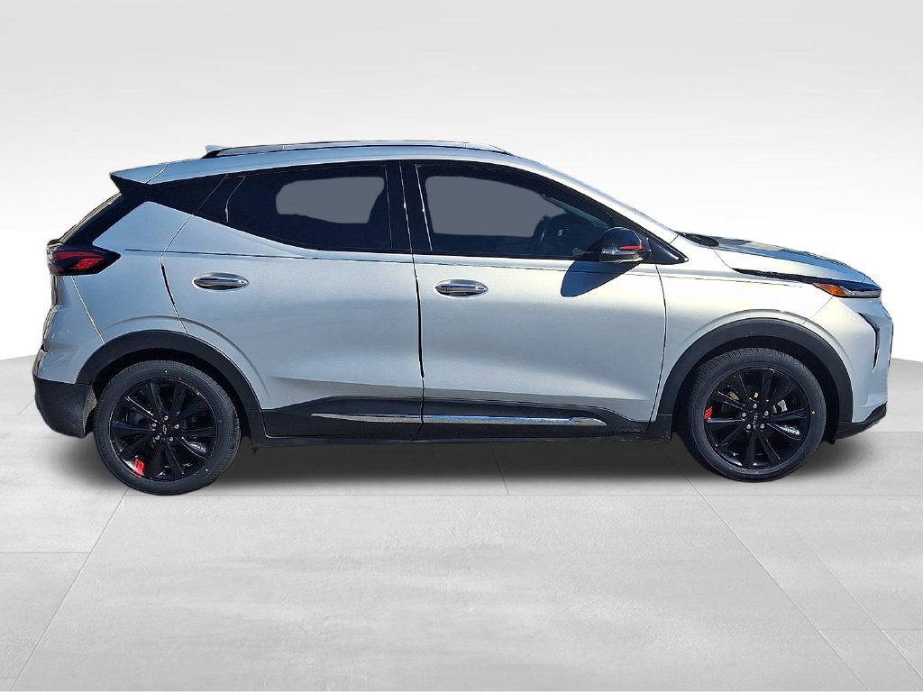 Used 2023 Chevrolet Bolt EUV Premier w/ Sun & Sound Package FWD image 7