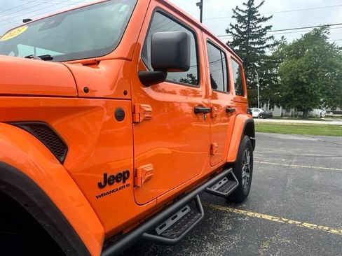 Used 2025 Jeep Wrangler Unlimited Sahara AWD/4WD image 24
