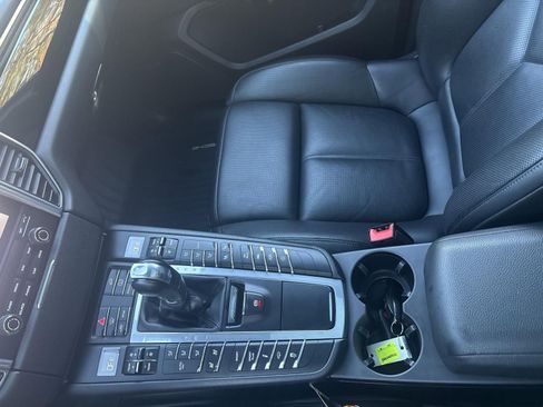 Used 2018 Porsche Macan image 38