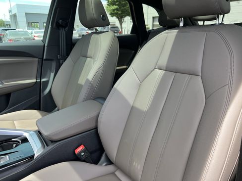 Used 2025 Audi Q5 Premium w/ Convenience Package AWD/4WD image 16