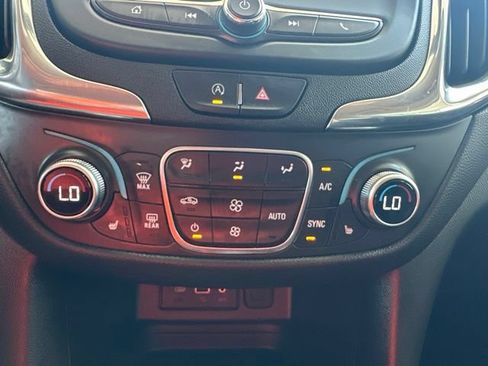 Used 2023 Chevrolet Equinox LT FWD image 32