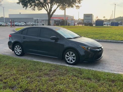 Used 2025 Toyota Corolla LE FWD image 2