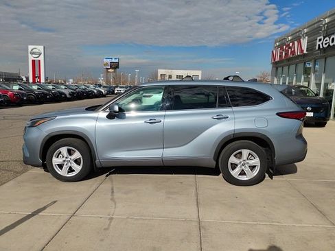 Used 2022 Toyota Highlander LE image 8